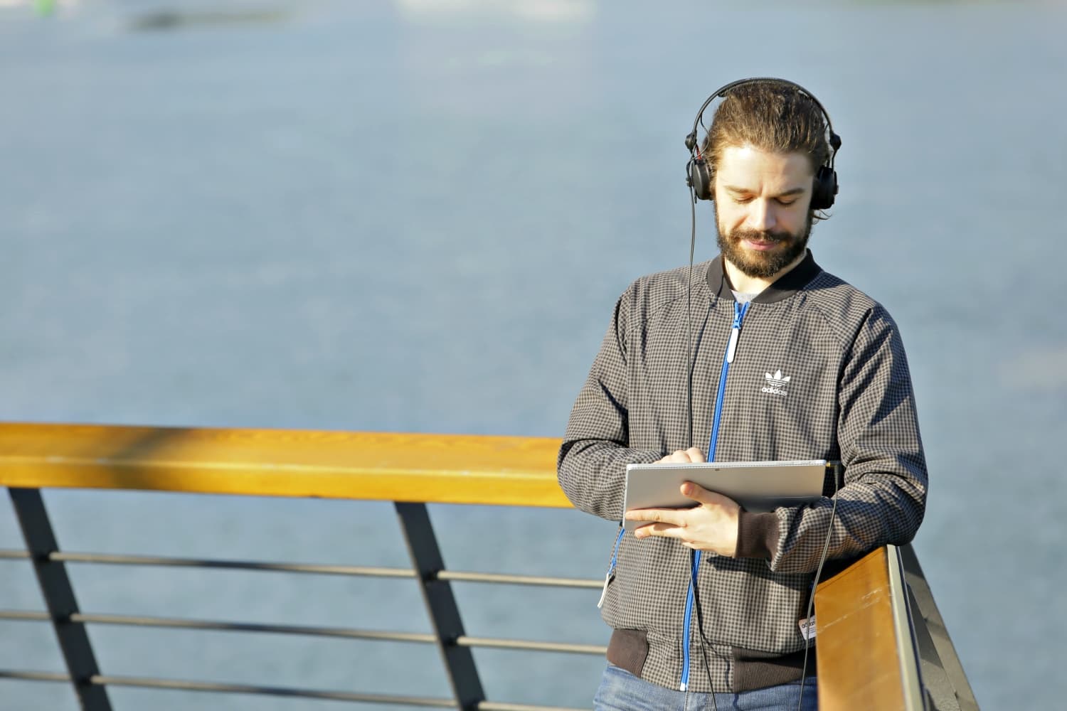 This is the featured image of the Composing in 7/8 blog article.
