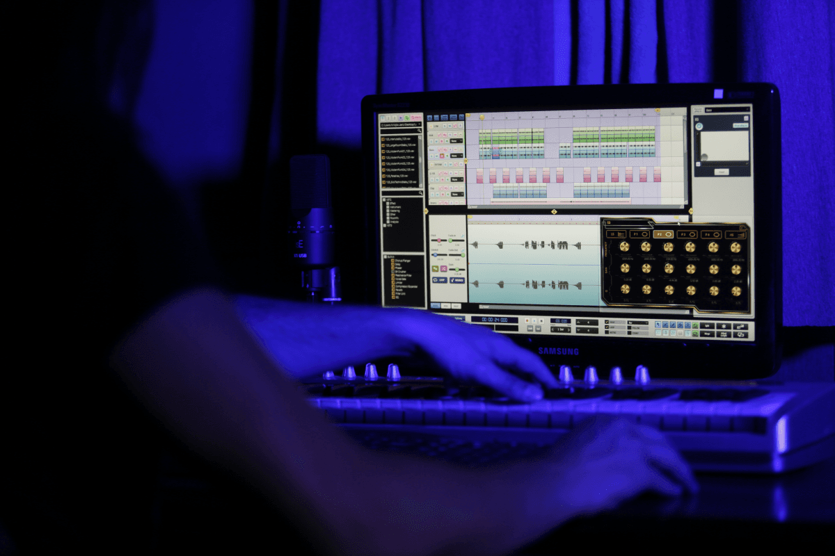 This is the featured image of the Synth Kicks blog article.