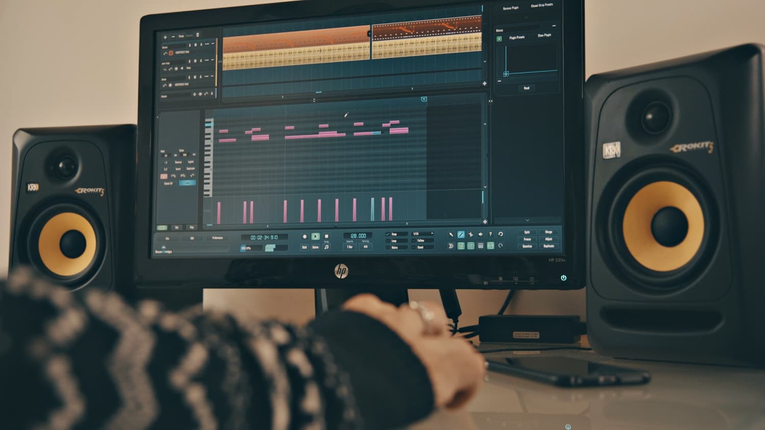 This is the featured image of the Make Bigger Synths by Using Unison blog article.