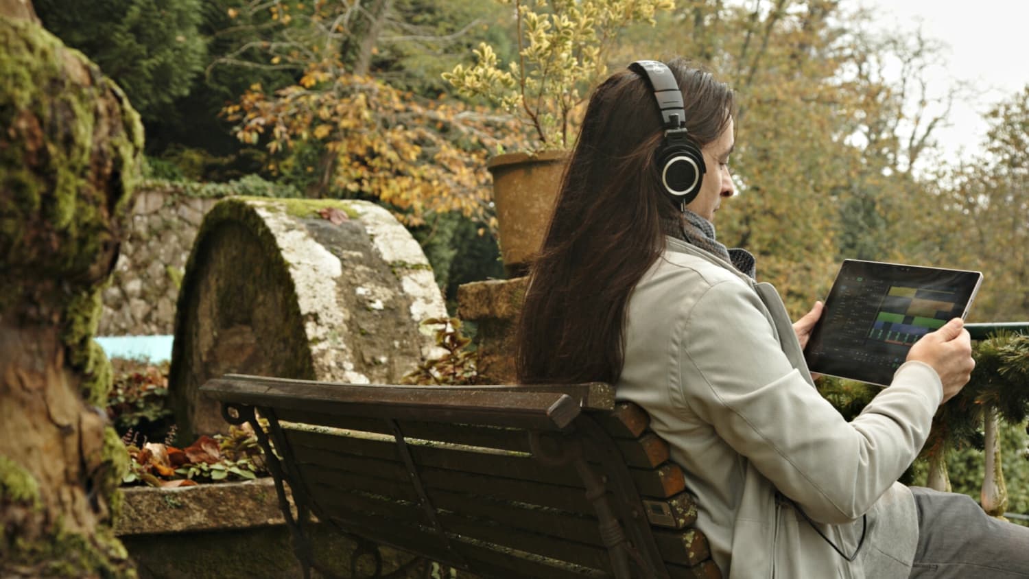 This is the featured image of the Make Wider Mixes With Mid-Side (M/S) Technique blog article.