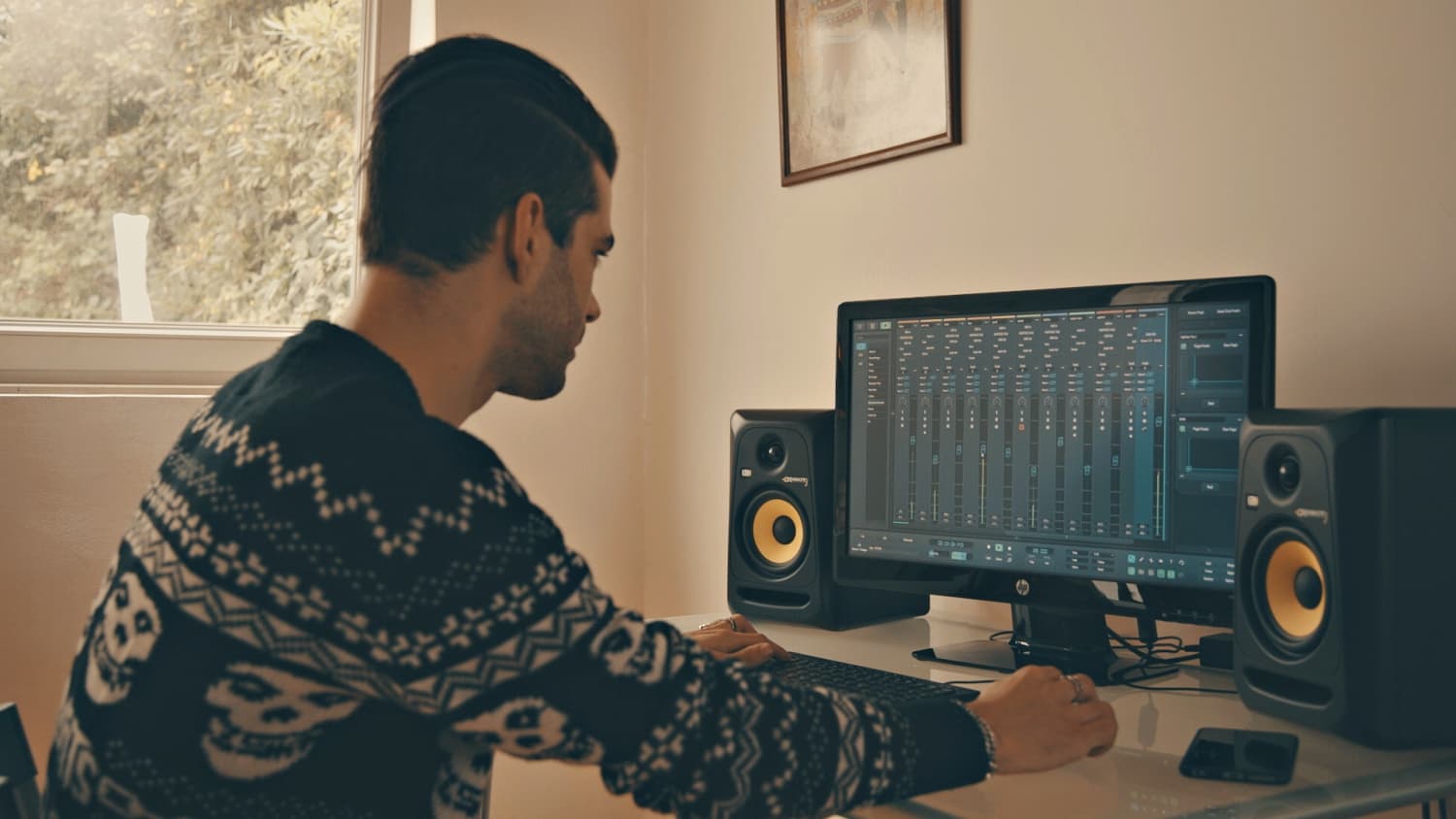 This is the featured image of the Learn How to Make Sub-Bass Drop Effects blog article.