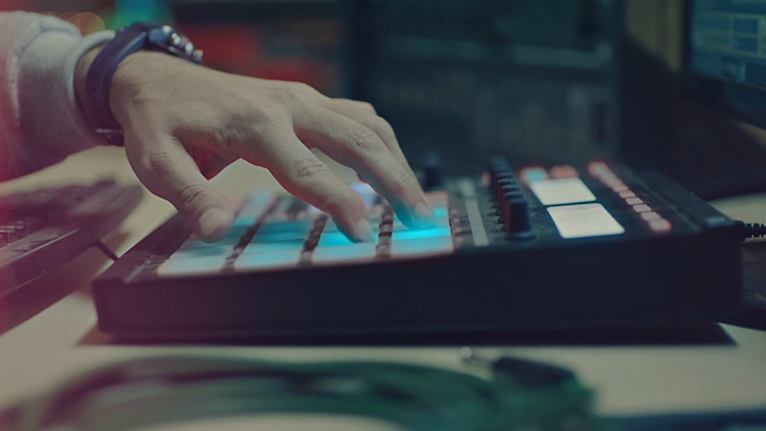 This is the featured image of the How to Make Future Bass Chords From Scratch blog article.