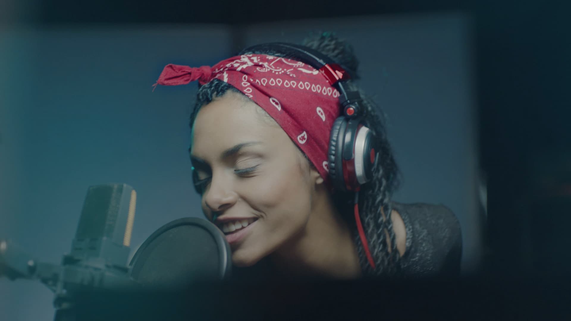 This is the featured image of the Get Creative with Your Vocals blog article.