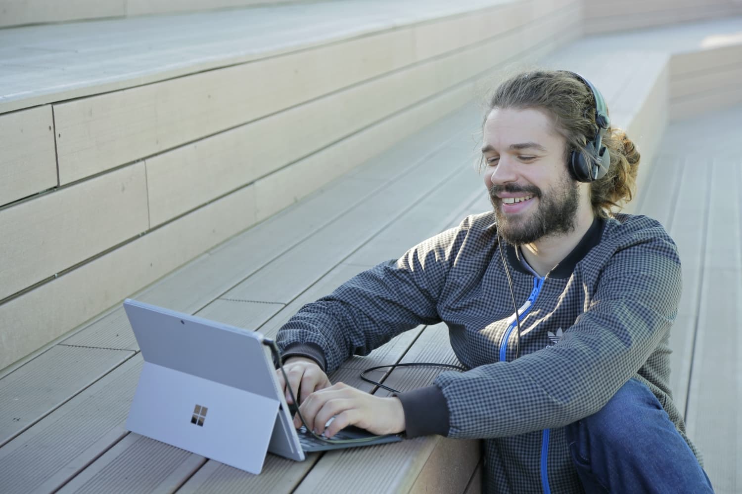 This is the featured image of the Add Extra Low-end with Waves LoAir blog article.