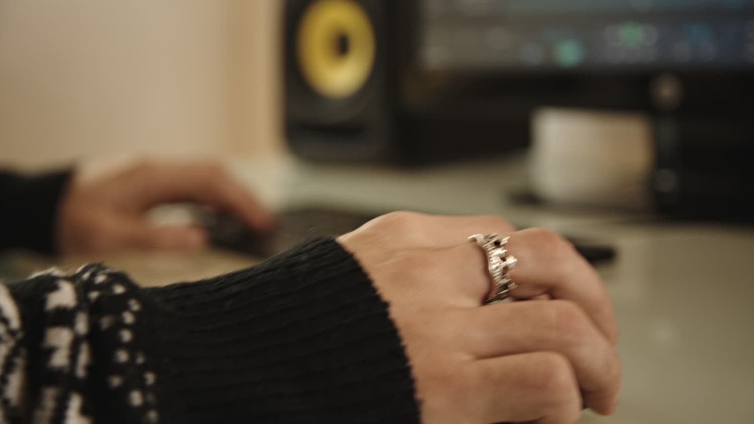 This is the featured image of the Bind Your Kick & Bass blog article.