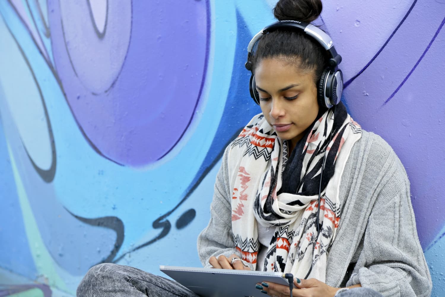 This is the featured image of the 5 Important Tips to Improve Note Recognition - Ear Training blog article.