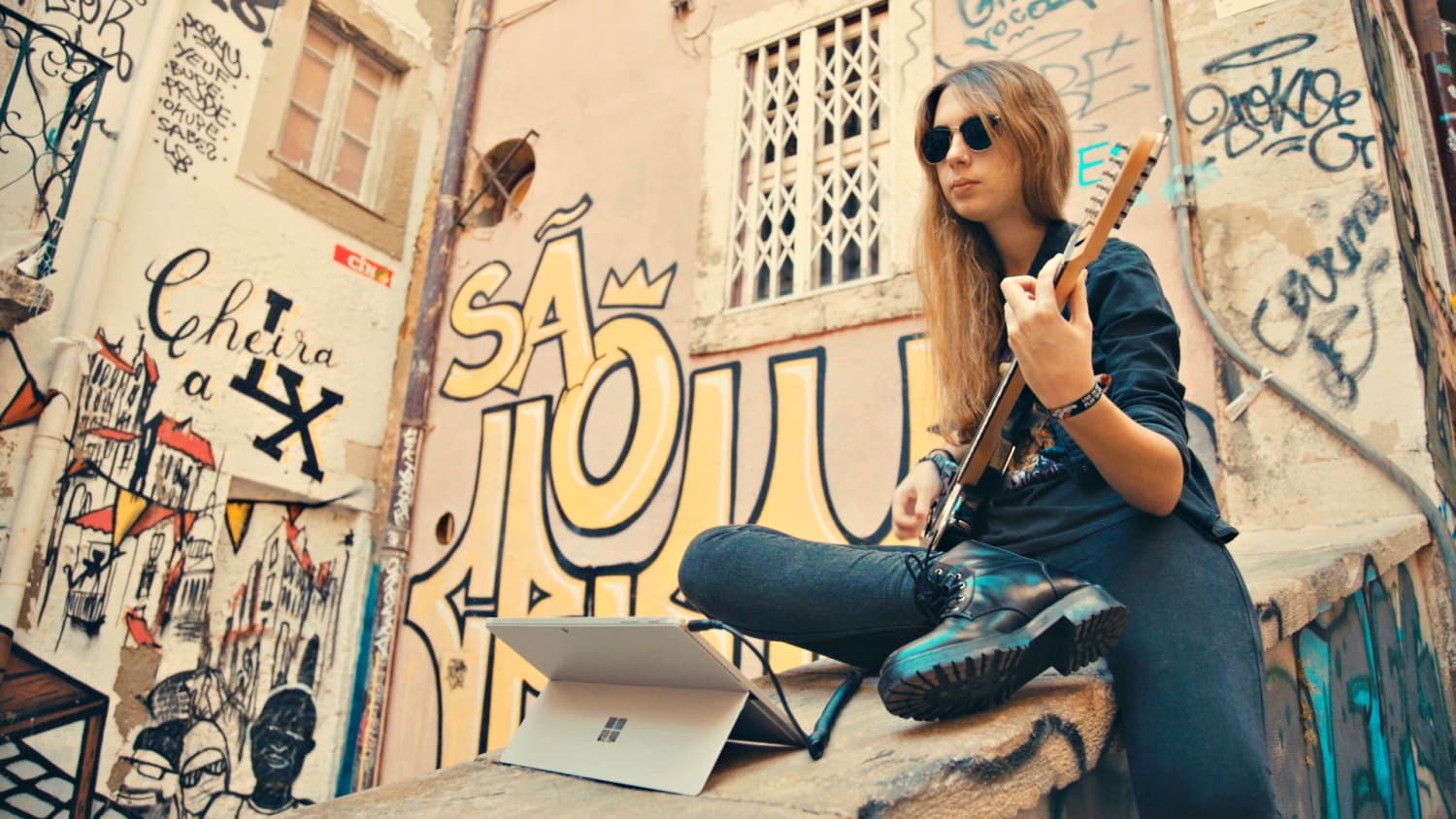 This is the featured image of the Color Your Instruments with Lo-Fi Sound blog article.