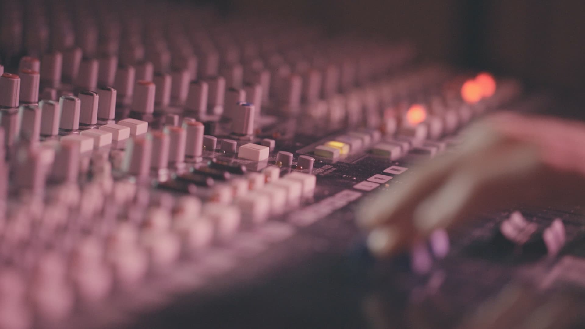 This is the featured image of the Fill the Space of Your Instruments With Grain Delay blog article.