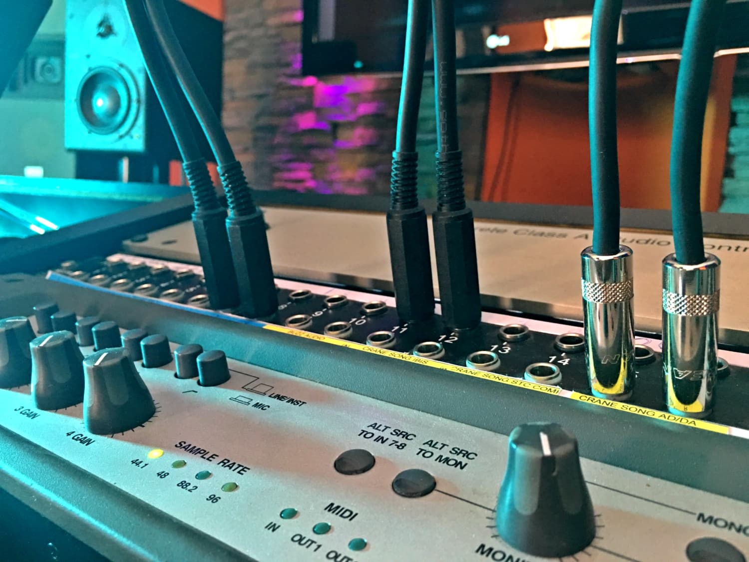This is the featured image of the Filters of an EQ And How To Use Them blog article.