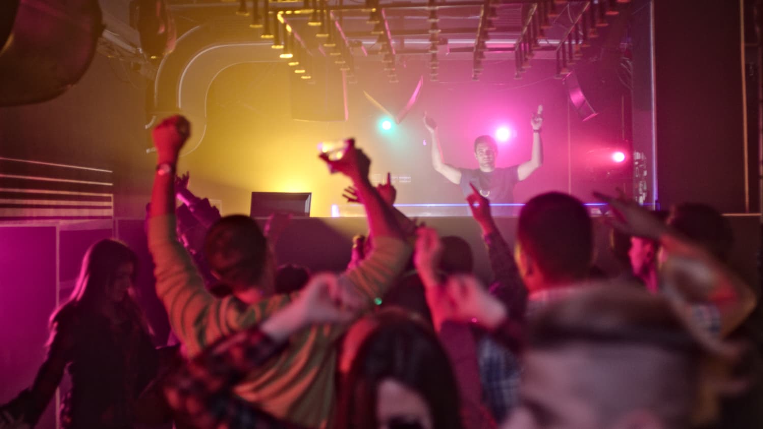 This is the featured image of the 5 Essential Tips to Get Your Demo Noticed by Record Labels blog article.